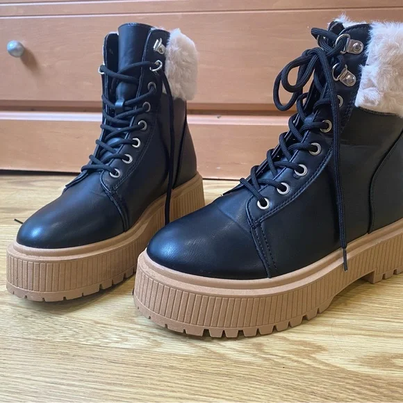 Boots with the fur! Platform “combat “ boots size 8 EUC - Picture 6 of 16